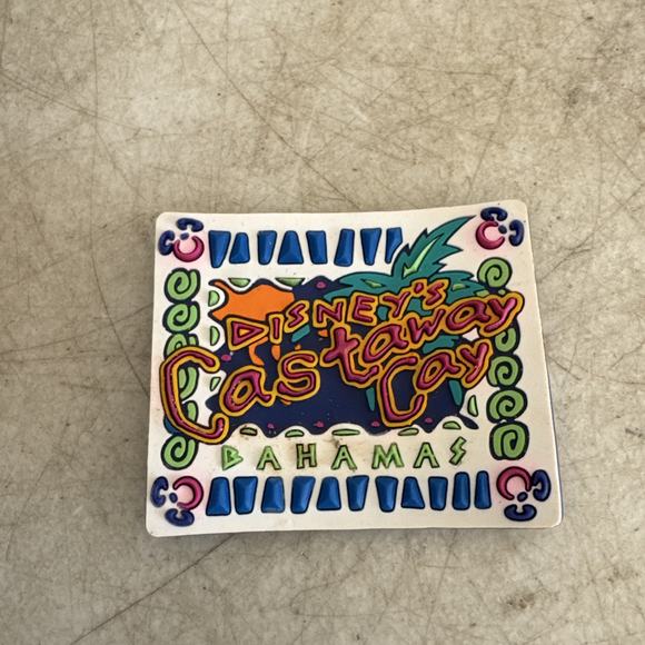 DISNEY PIN - CASTAWAY CAY Bahamas Painted Scene Cruise Line Magnet - Picture 2 of 5